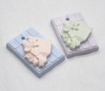 MH214( 목걸이용)선물안은곰-1구